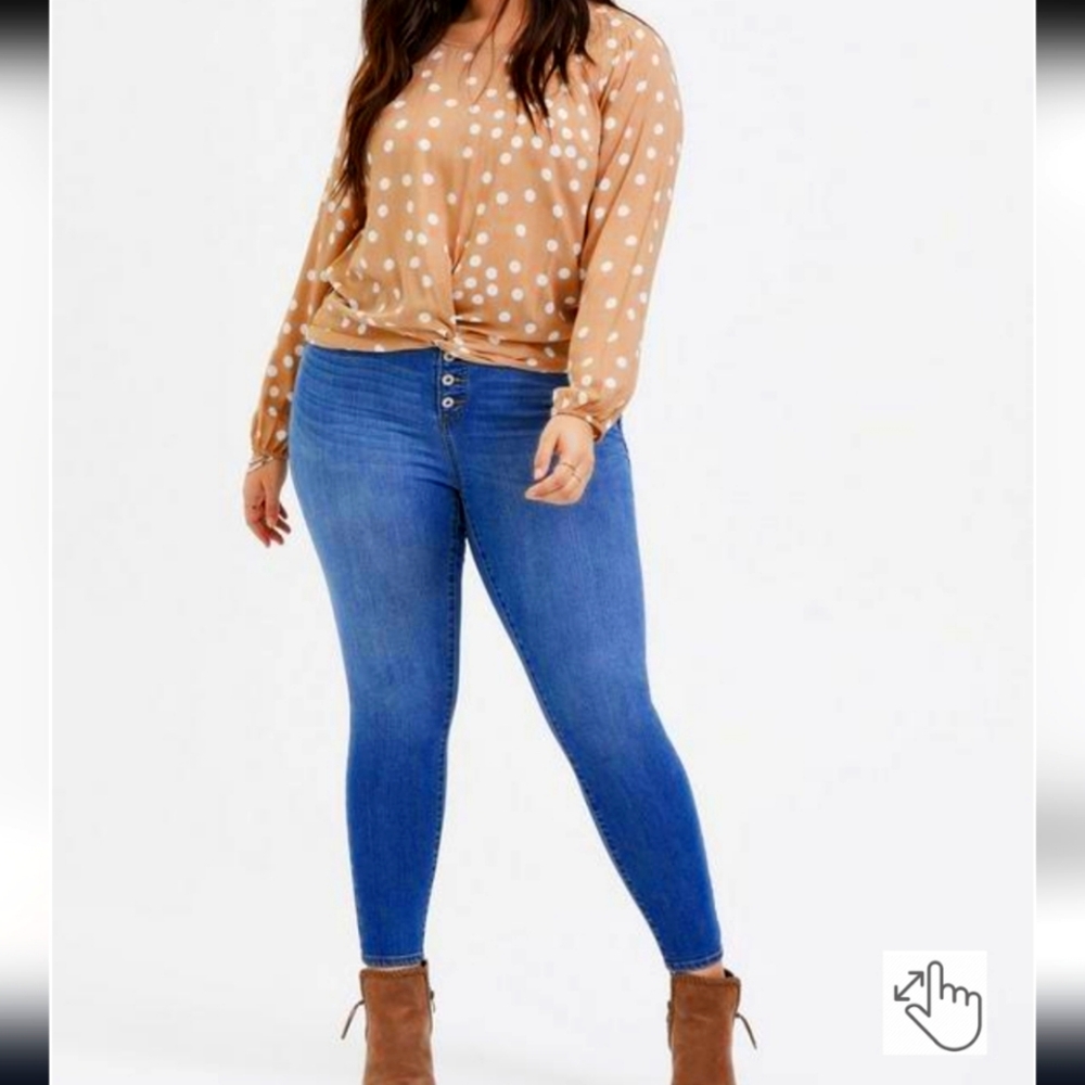 Torrid polka dot shirt perfect for Fall size 1 beige and white